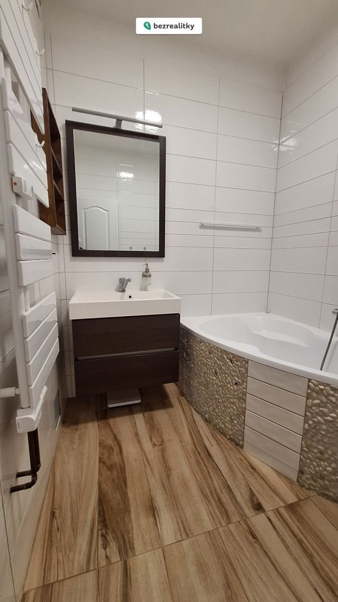 1765666585-cxfzzgcxgy-koupelna