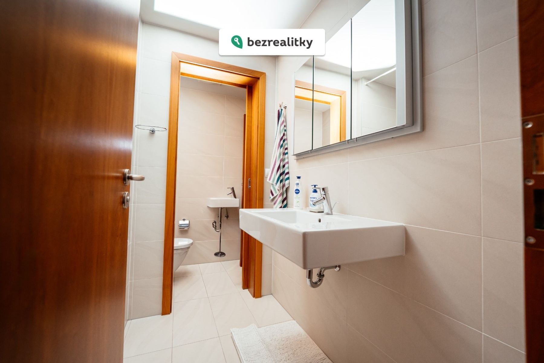 1767038077-onhupfbezw-1-82