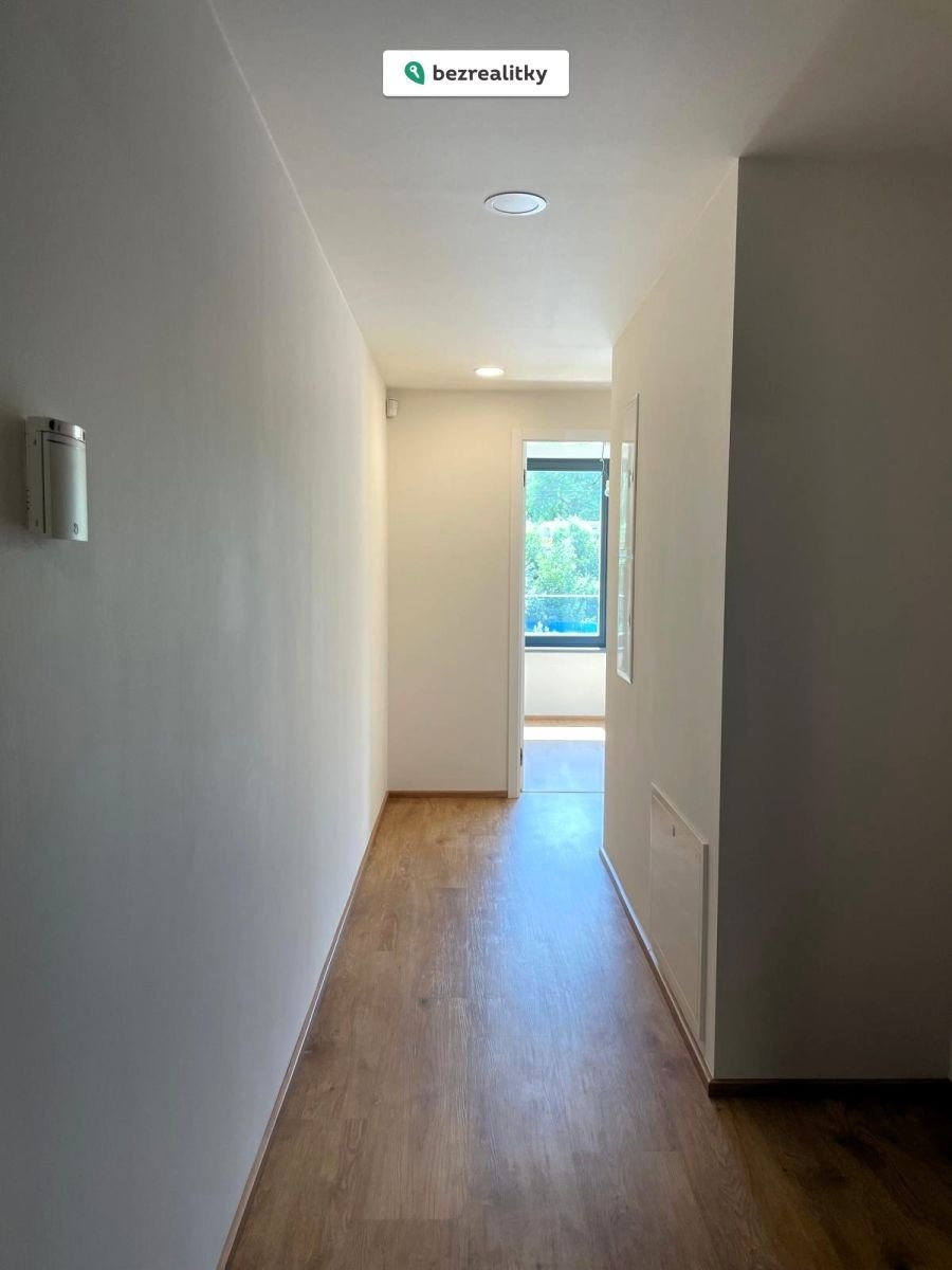 1772788132-padtslvxny-chodba