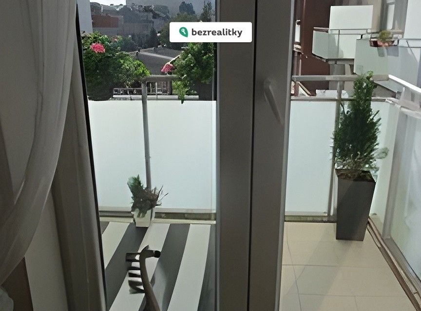 1763916326-aunbvzgrhs-new-enhance-photo-base-286-29