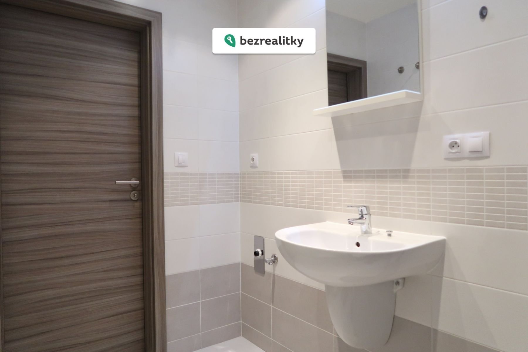 1763115959-wzbayhxiox-img-5349