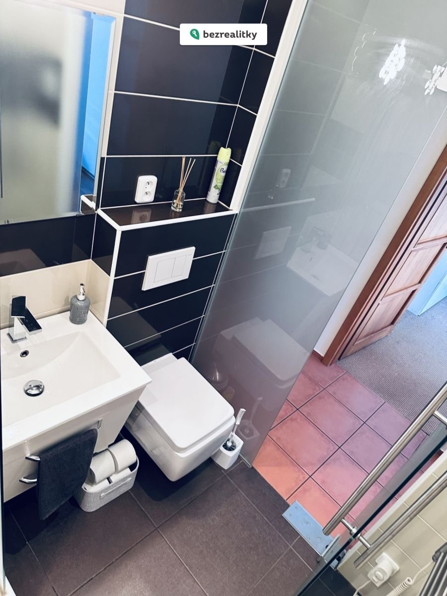 1764027799-zlhuxvitqm-img-5260