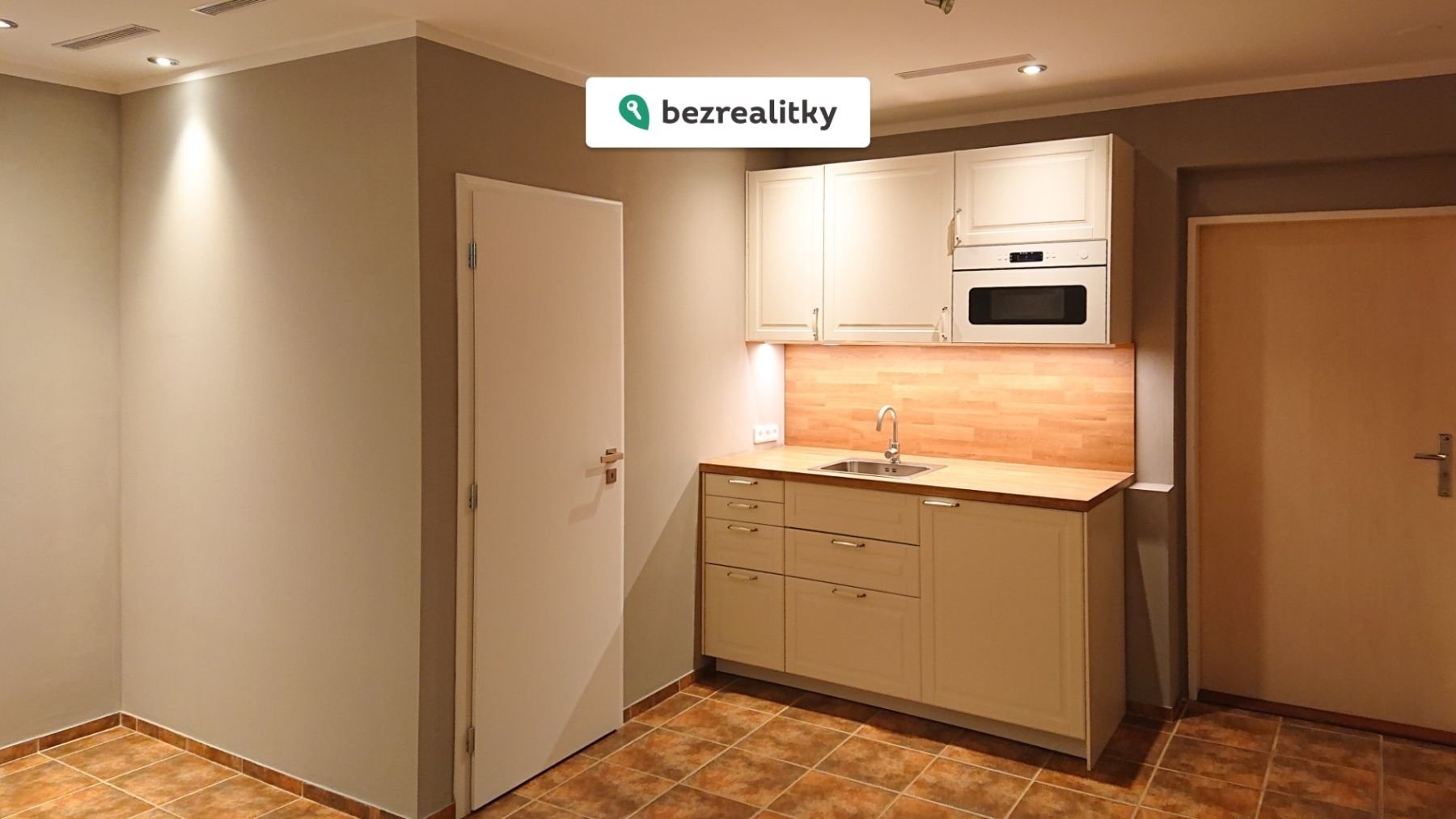 1774641526-qyhwojjuvh-10-dsc-3927