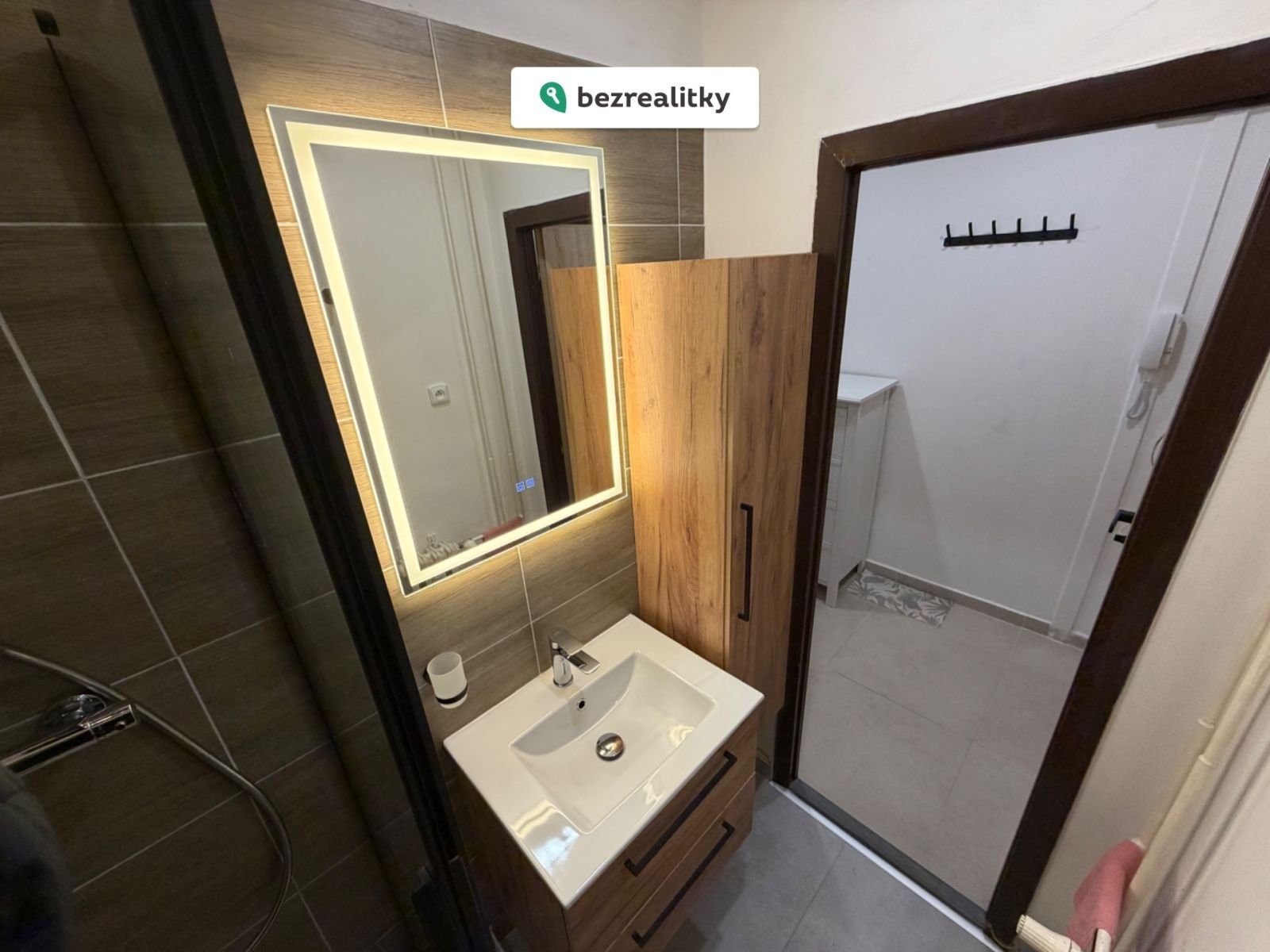 1775936490-uhrwowjrnp-tempimagemuz6nx