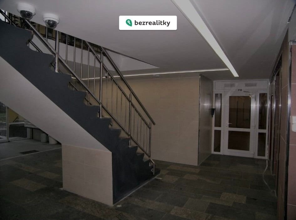 1762248488-eccjmwcwwv-chodba-panelak