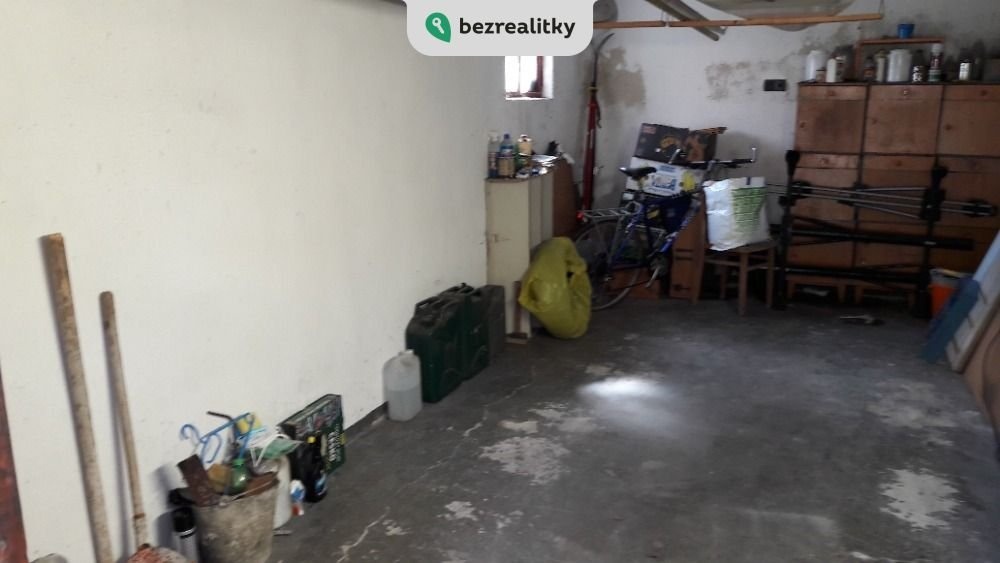 1743750433-garaz1