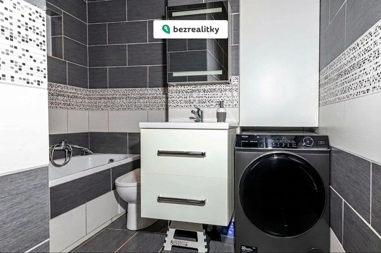 1774981605-aepgscaqlg-img-3178