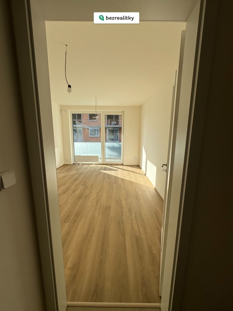 1773687452-zlpbibbgql-img-1576