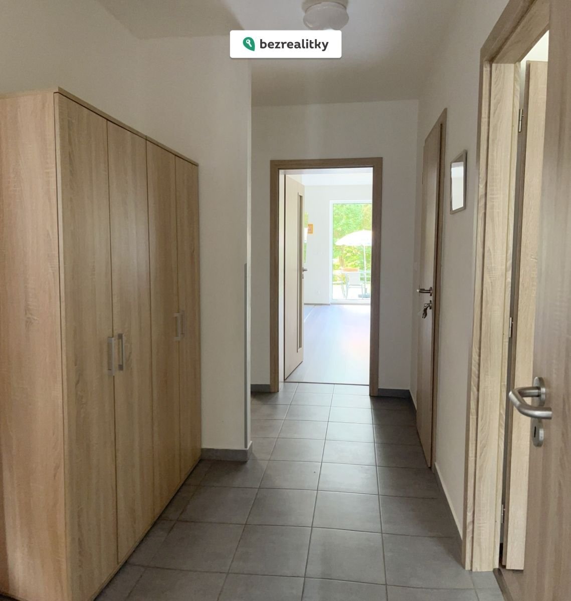 1775302908-fdcaxxfsez-chodba