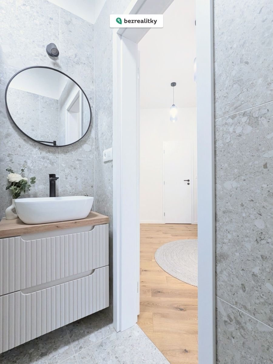 1763073916-dzrsywpbca-1000184436