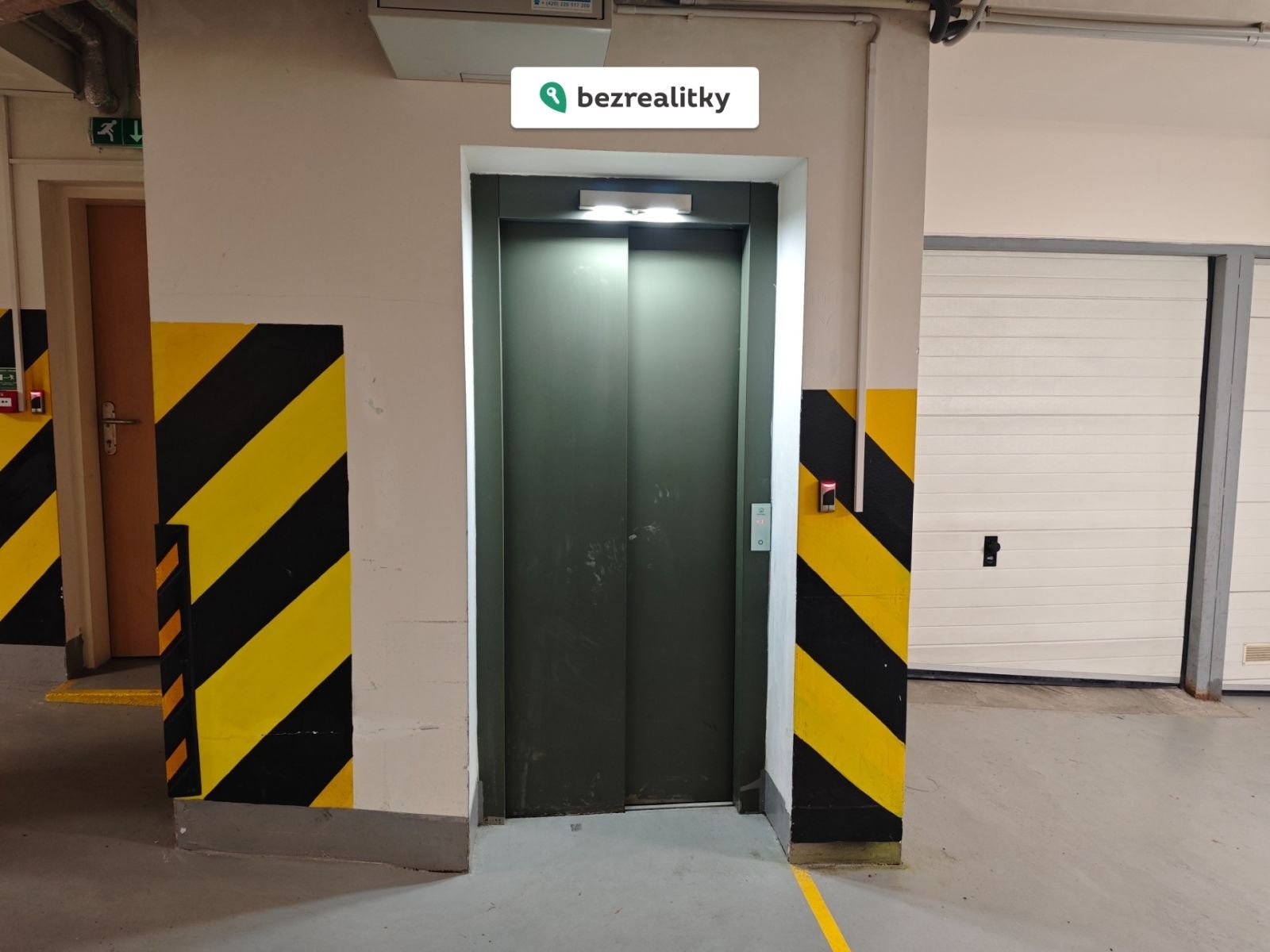 1774865824-nxgrkgnlsn-parking-vchod