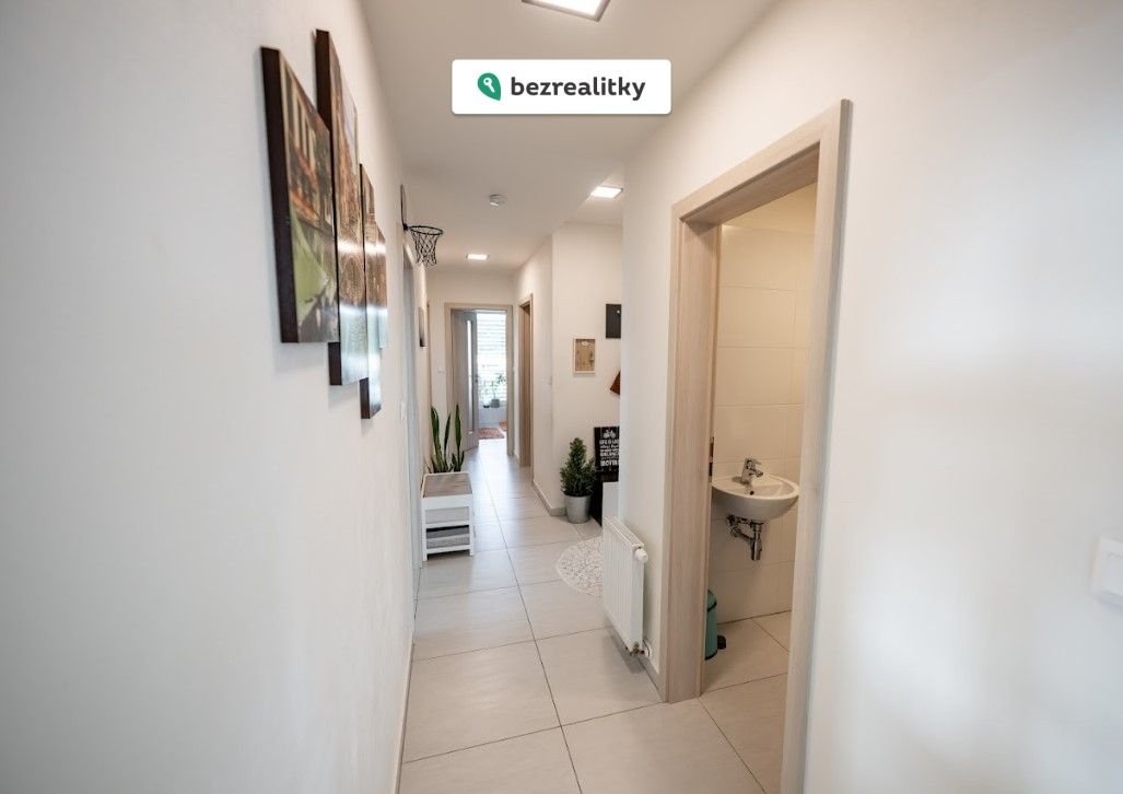 1766877760-inigwskhaq-mensikova6