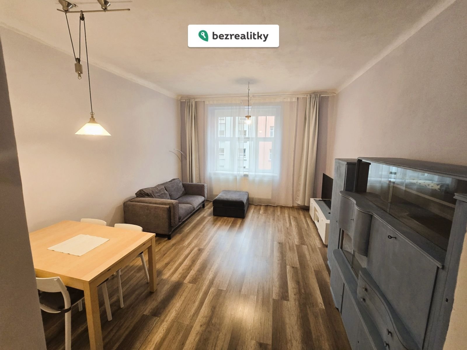 1756121237-aqkmpfabgq-dining-room