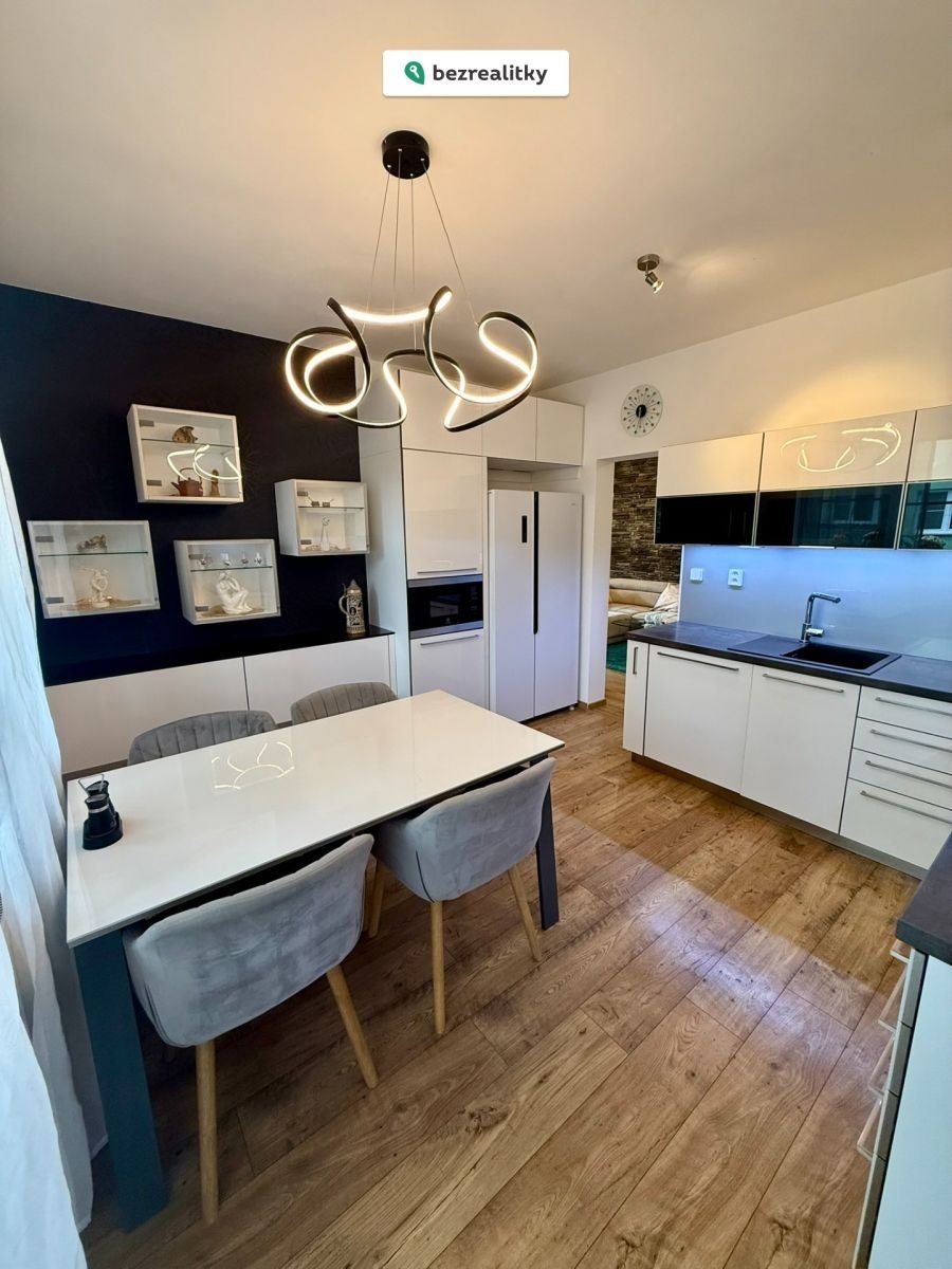 1763839655-jsrpbnlkxm-img-0961