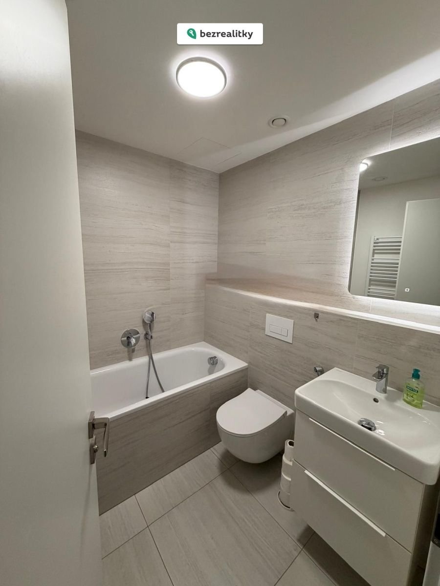 1768080828-hfgedyowuc-07-koupelna-1