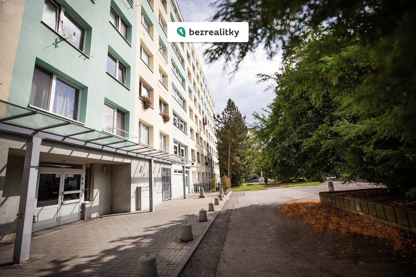 1774259690-nmfacxduie-22-vchod