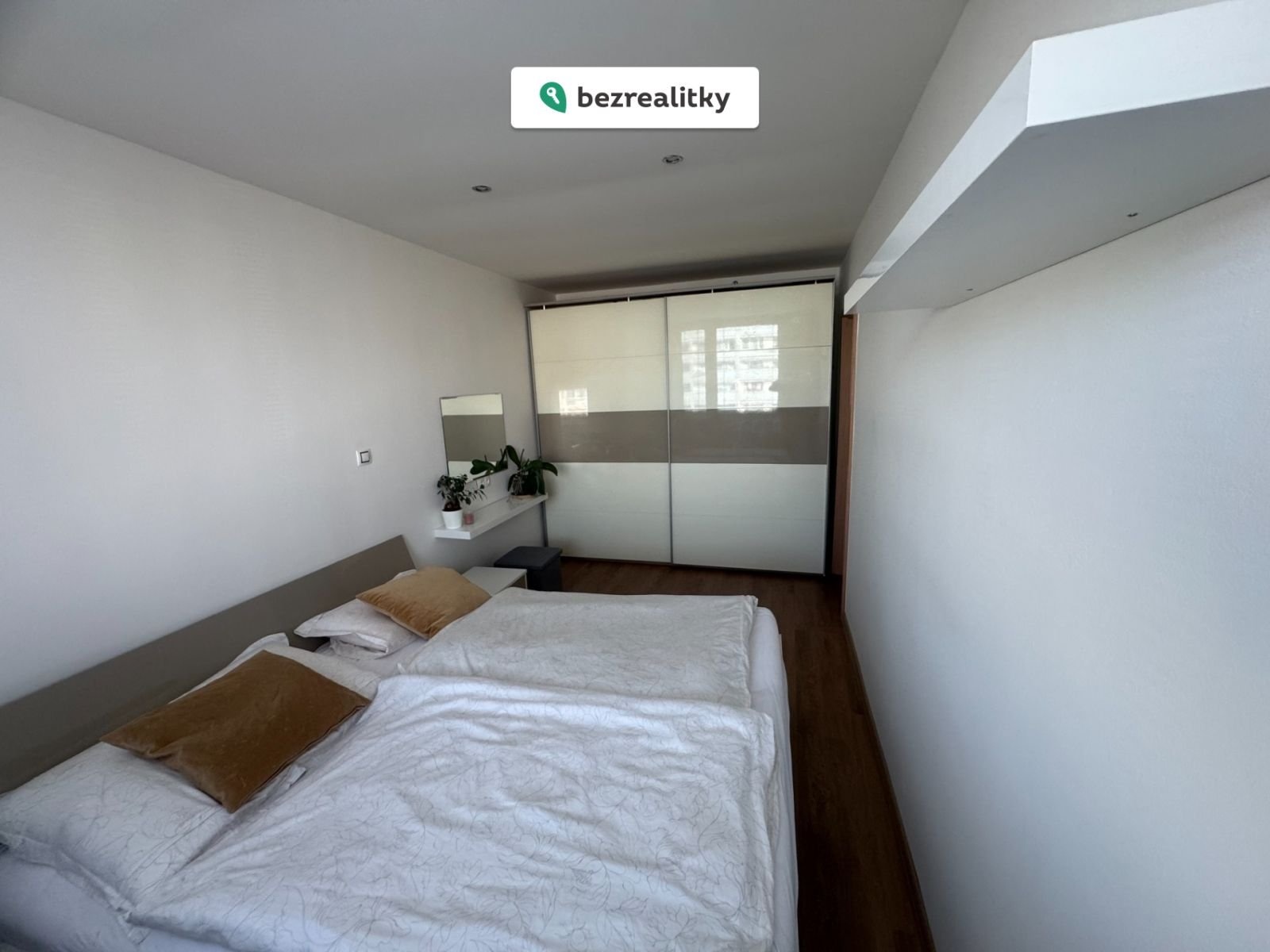 1763049657-qleaybewyt-img-2182