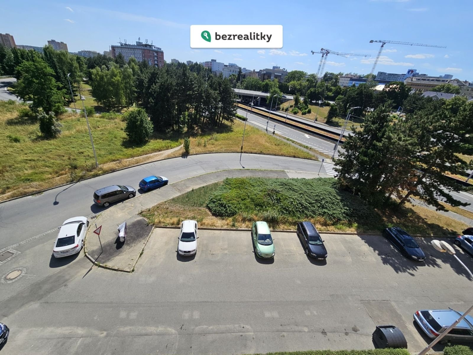 1751723348-jmktucfyee-parkoviste