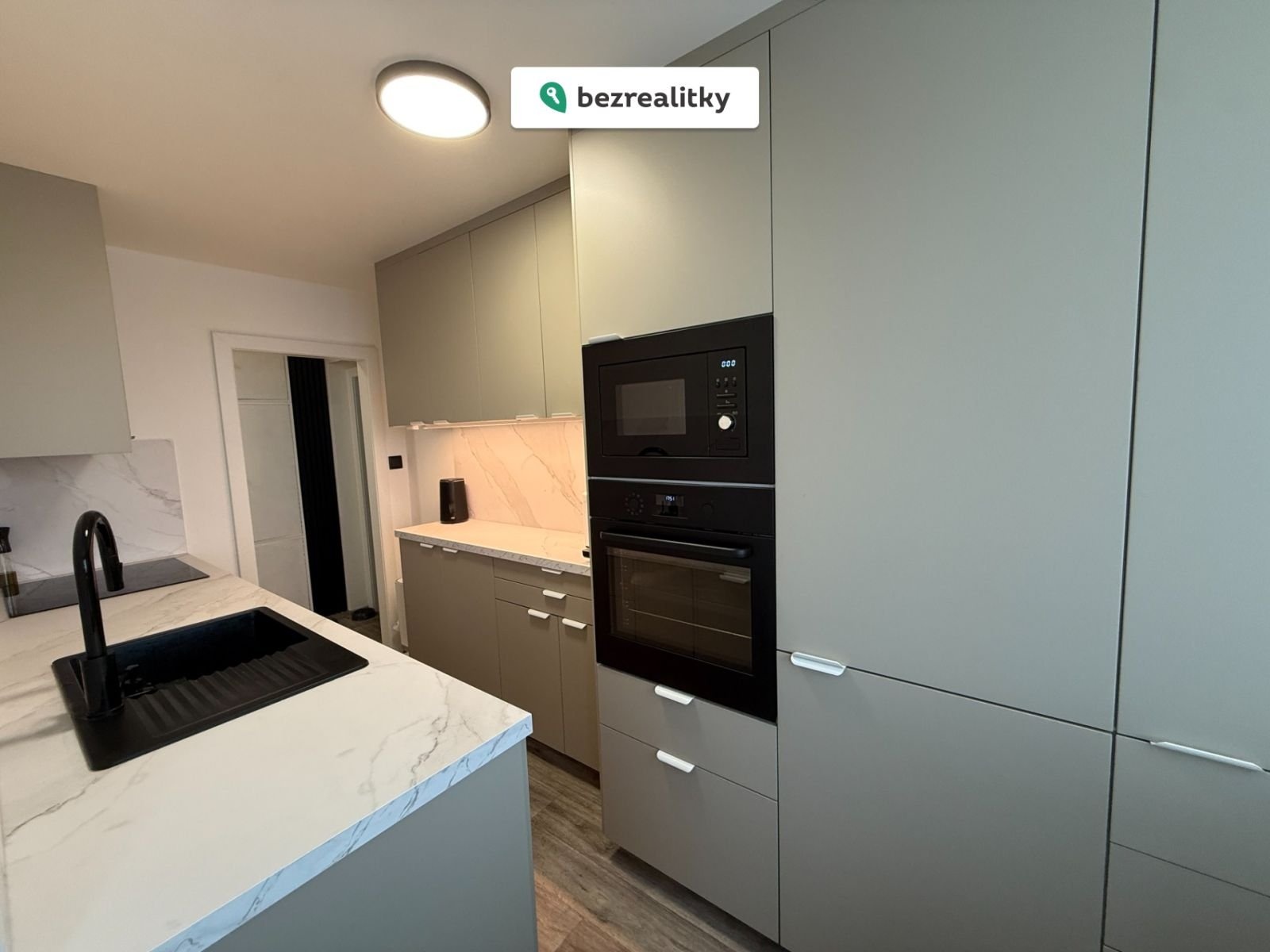 1763385906-nzjshkxngi-img-6932