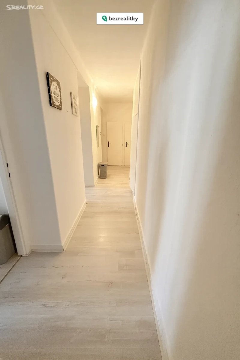 1759945660-nmnmkxtfkr-chodba