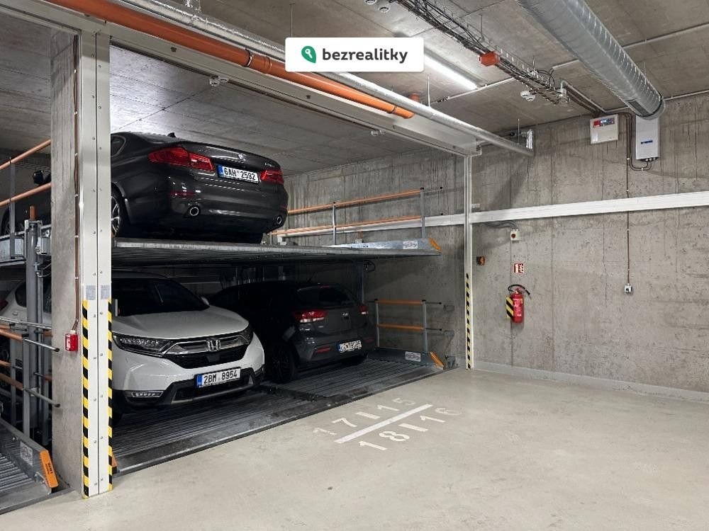 1789060895-mmuyzktnuj-parking3