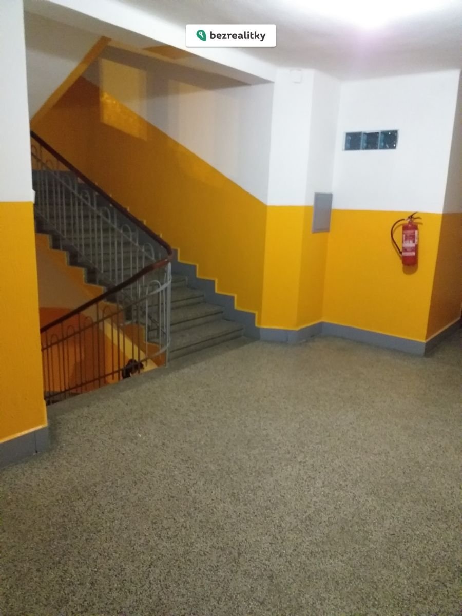 1760464912-skfgiombrw-chodby-domu