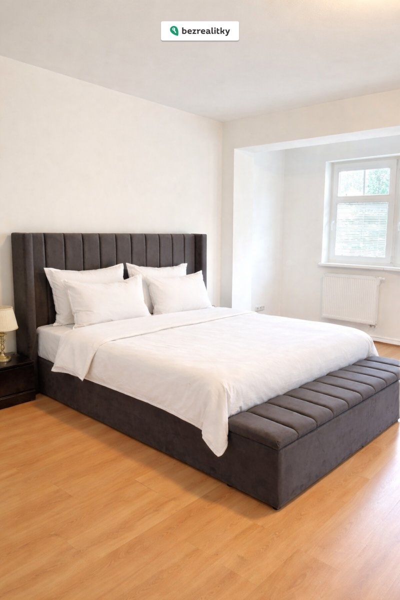 1767632122-ufmdzoeocj-06-photo