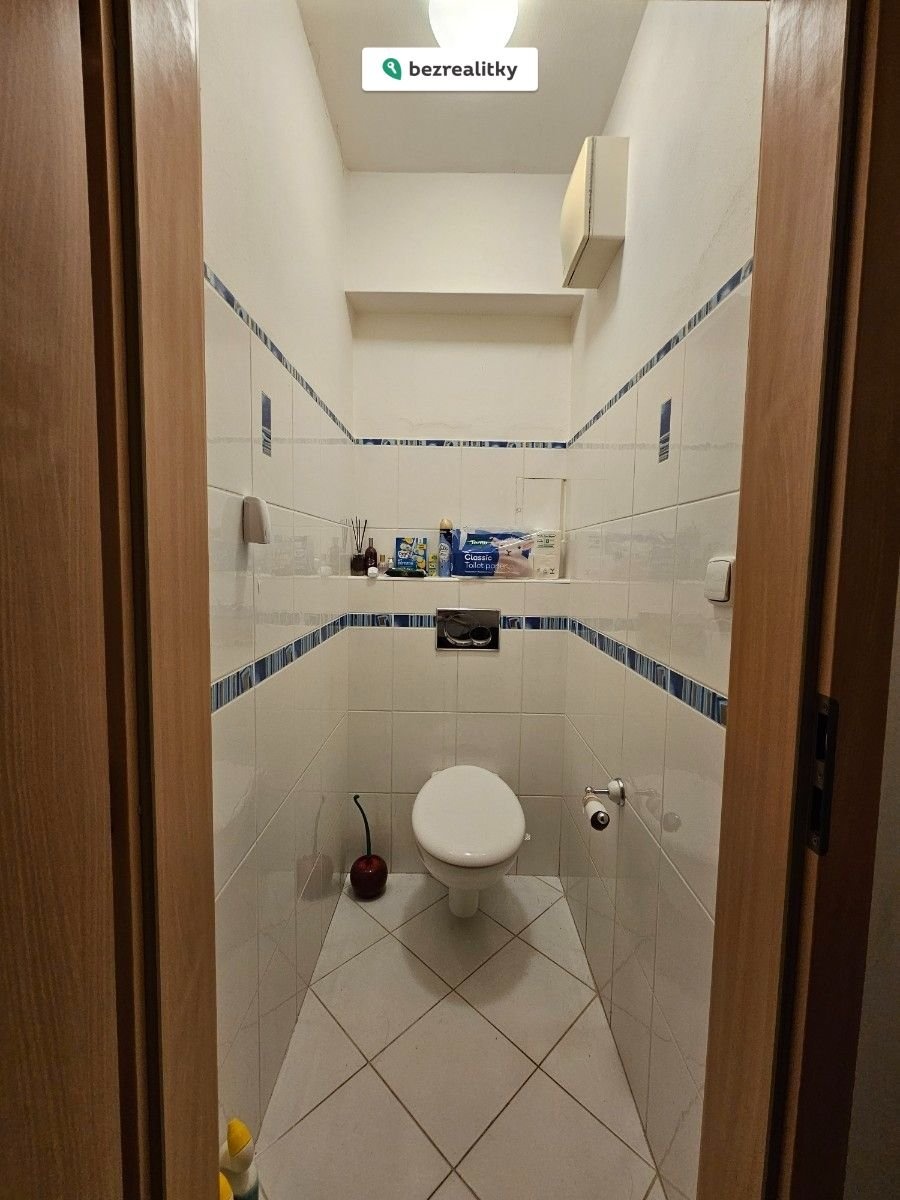 1773498606-apombfblqm-1000038604