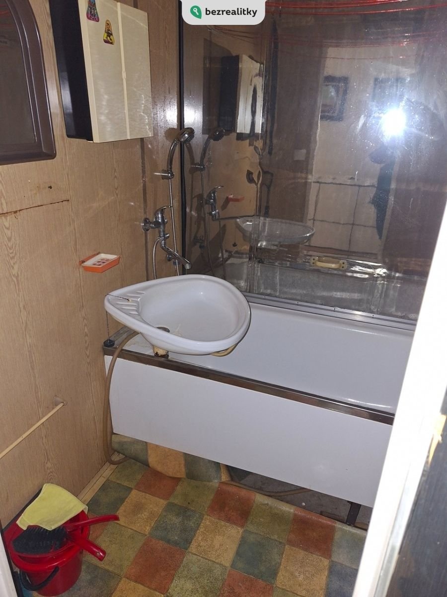 1749404448-uubfvxaknq-08-koupelna