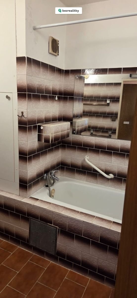 1762248552-yccniqcasp-koupelna-vana