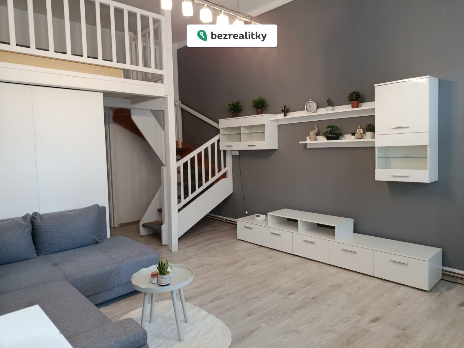 1762645707-hrdjnwnluo-2-op-stena