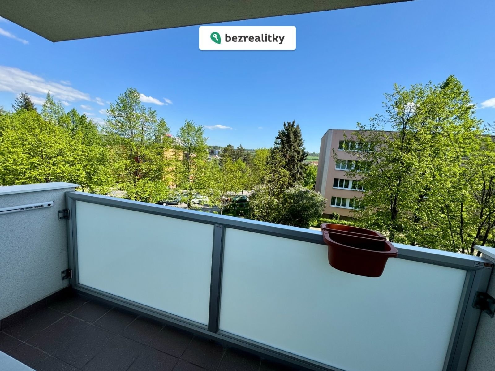 1745742799-daipidmvgv-balkon