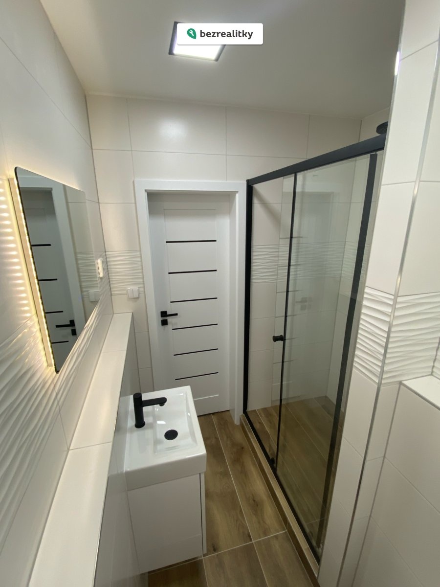 1774176560-bxwtyujbfz-img-2