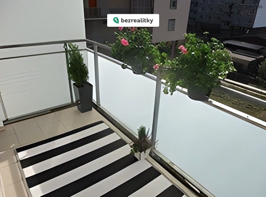 1763916327-wfousjxicx-new-enhance-photo-base-288-29