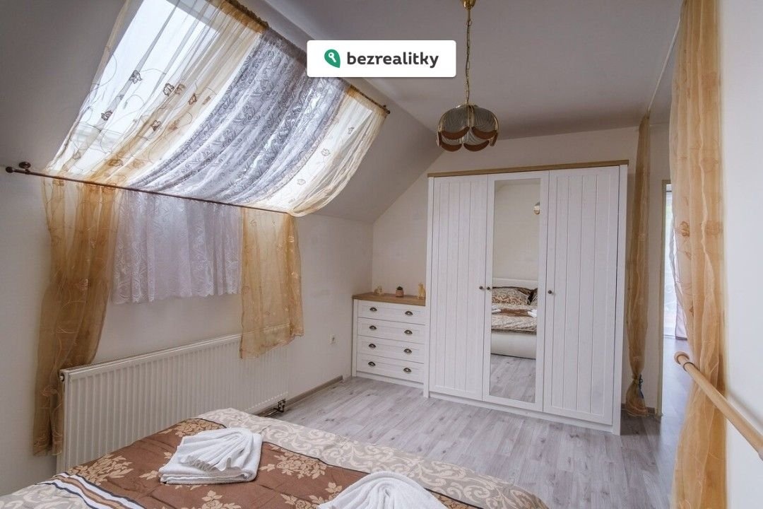 1755516332-bdoaybnosb-1000094304