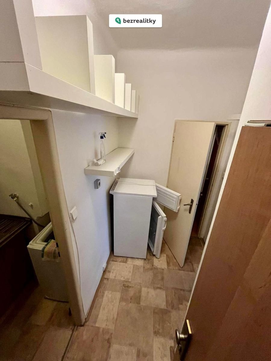 1758957340-oxsviruxpb-chodba