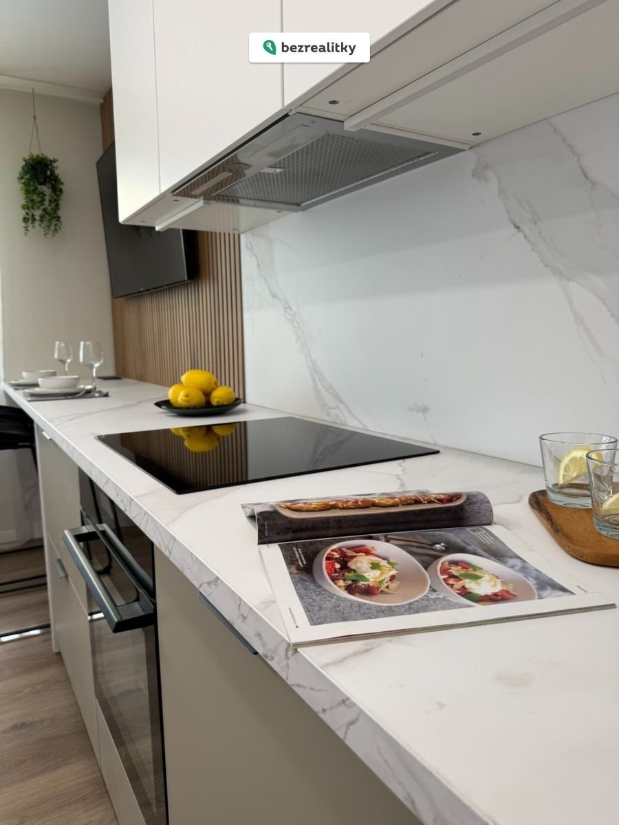 1774890404-dylvaecrst-006