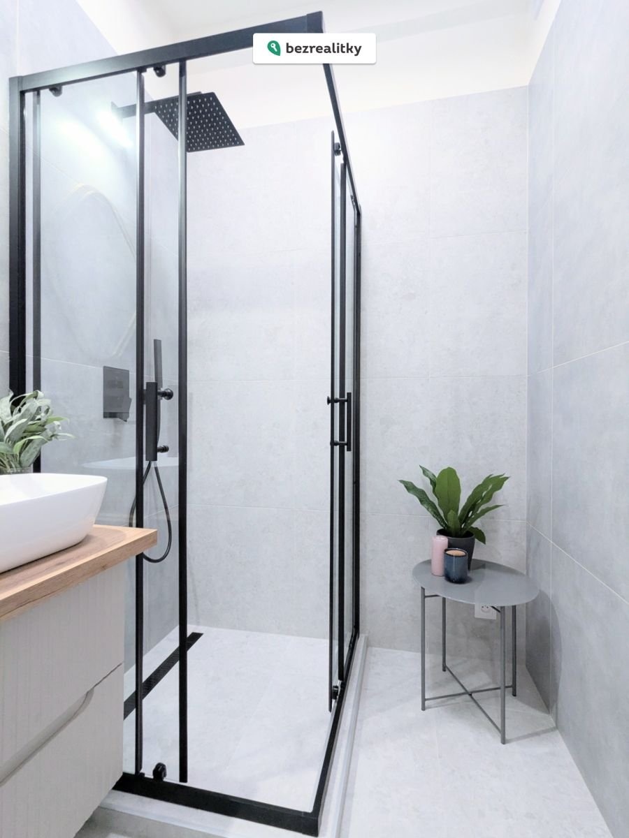 1764157085-lyrbpjzmnv-1000188419