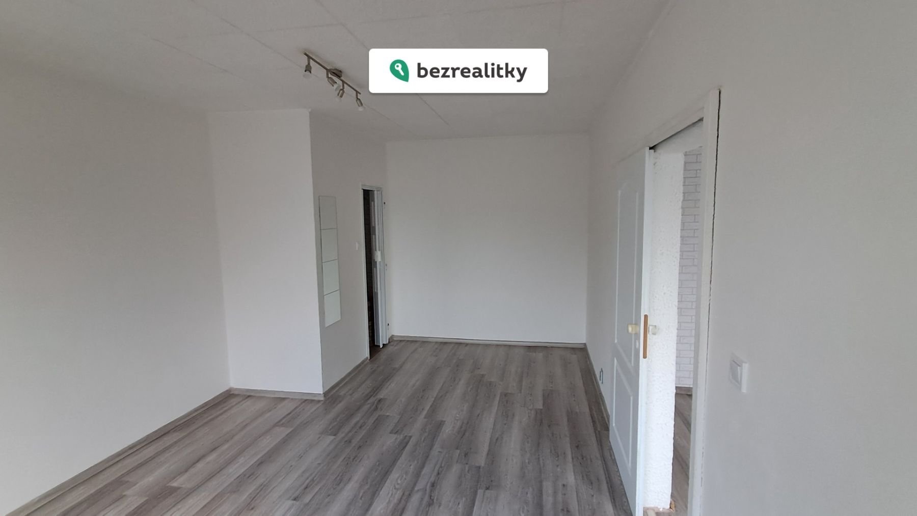 1758642025-xmrosixjvb-20250905-164026
