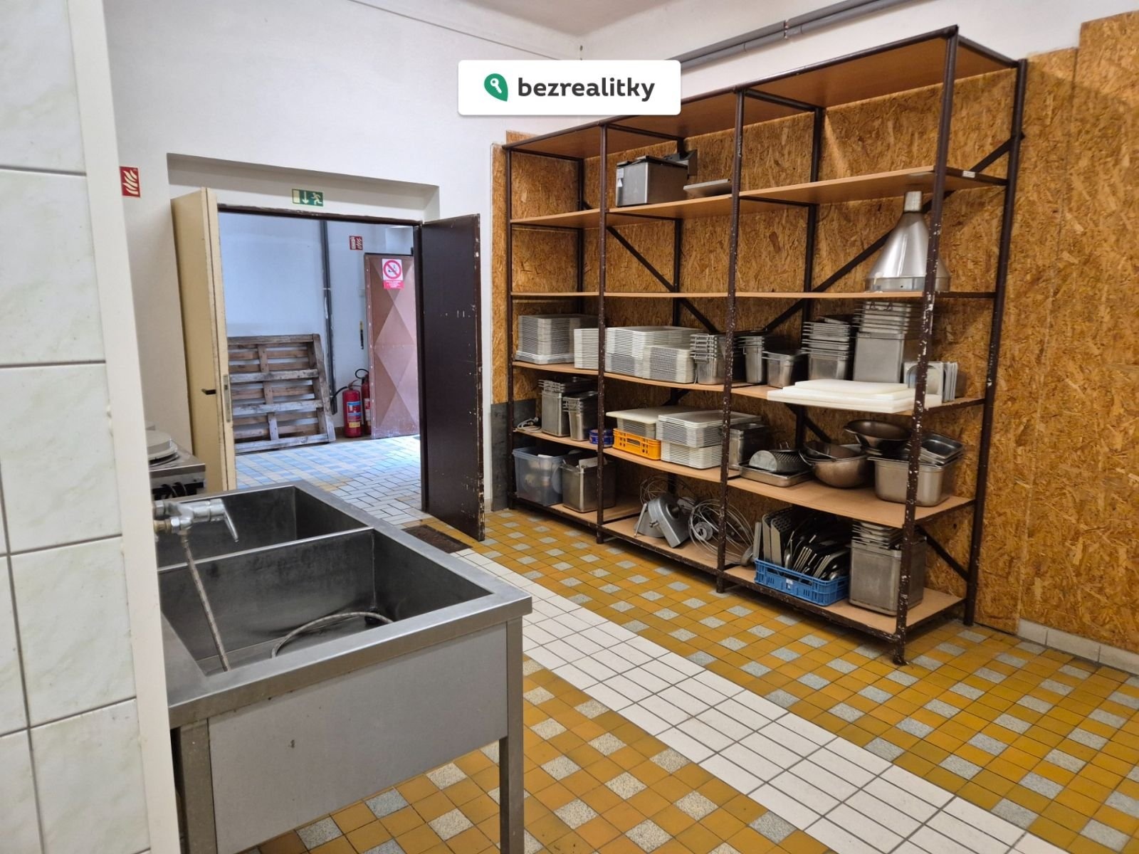 1759671800-mxxdegcfay-20251003-124412