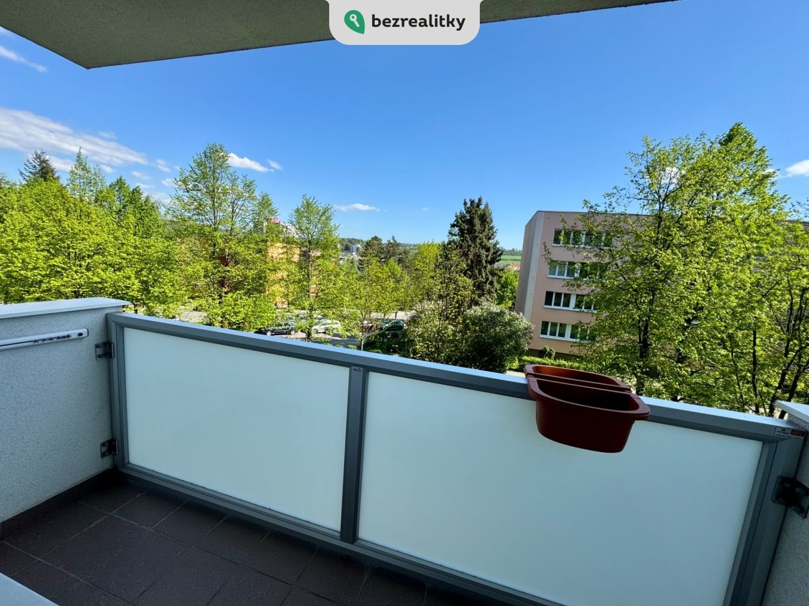 1745742799-daipidmvgv-balkon