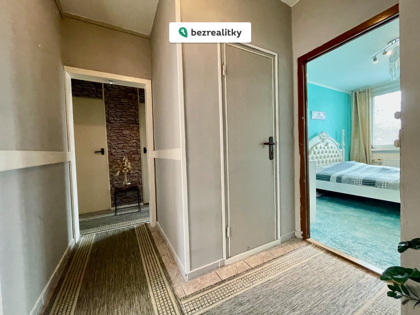 1771187225-tvfwyrzwte-komora