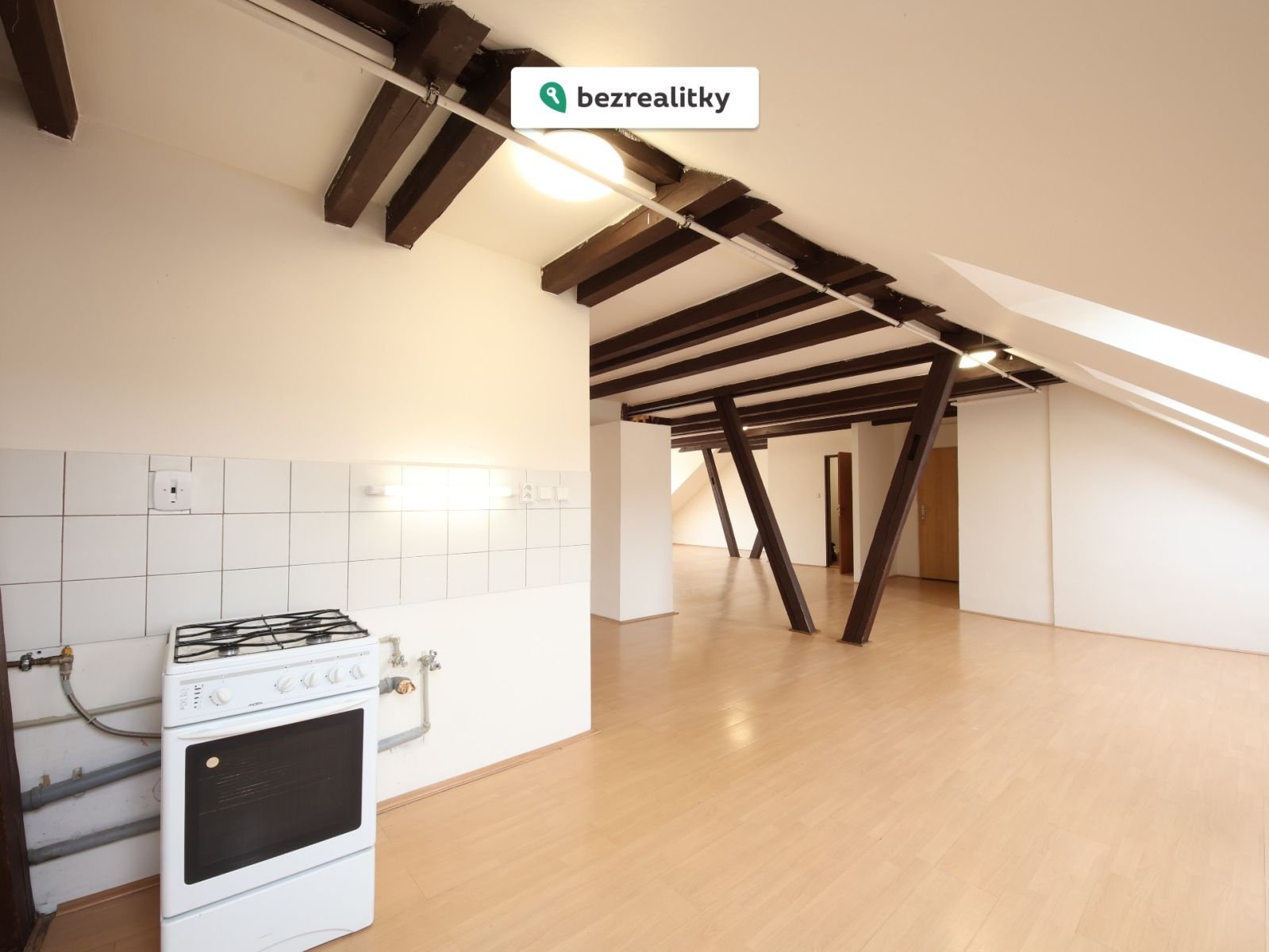 1773189237-hpbtsrxjne-img-9485