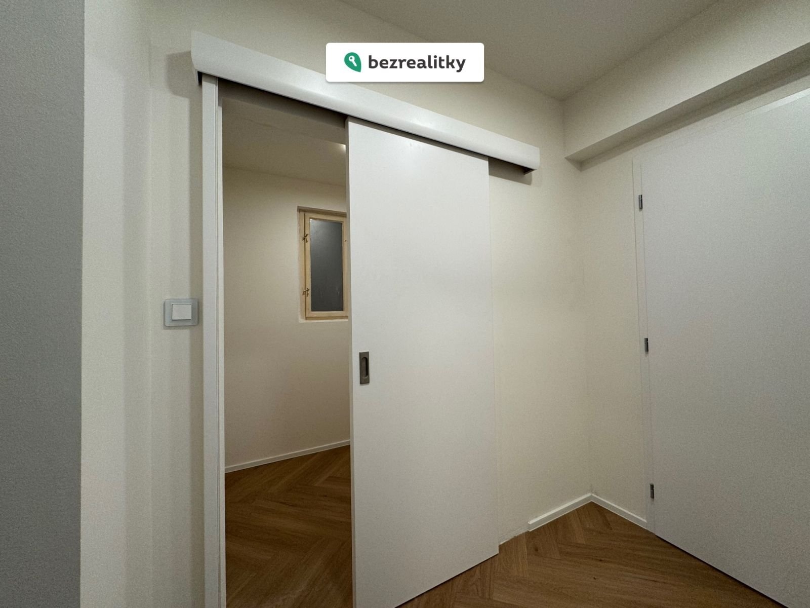 1776176159-hieheyrgsa-byt-3kk-hartigova-komora-1