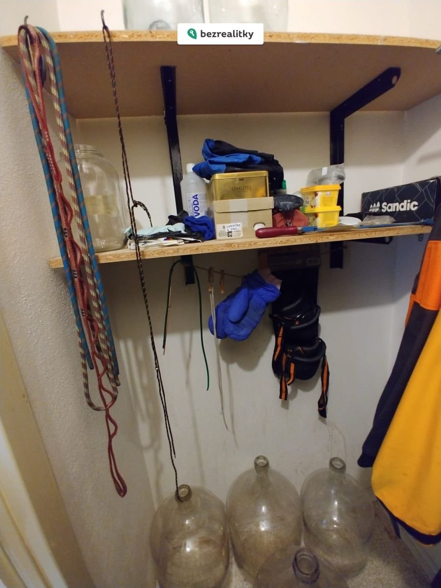 1763042626-nmvtzpmexv-komora-vlevo