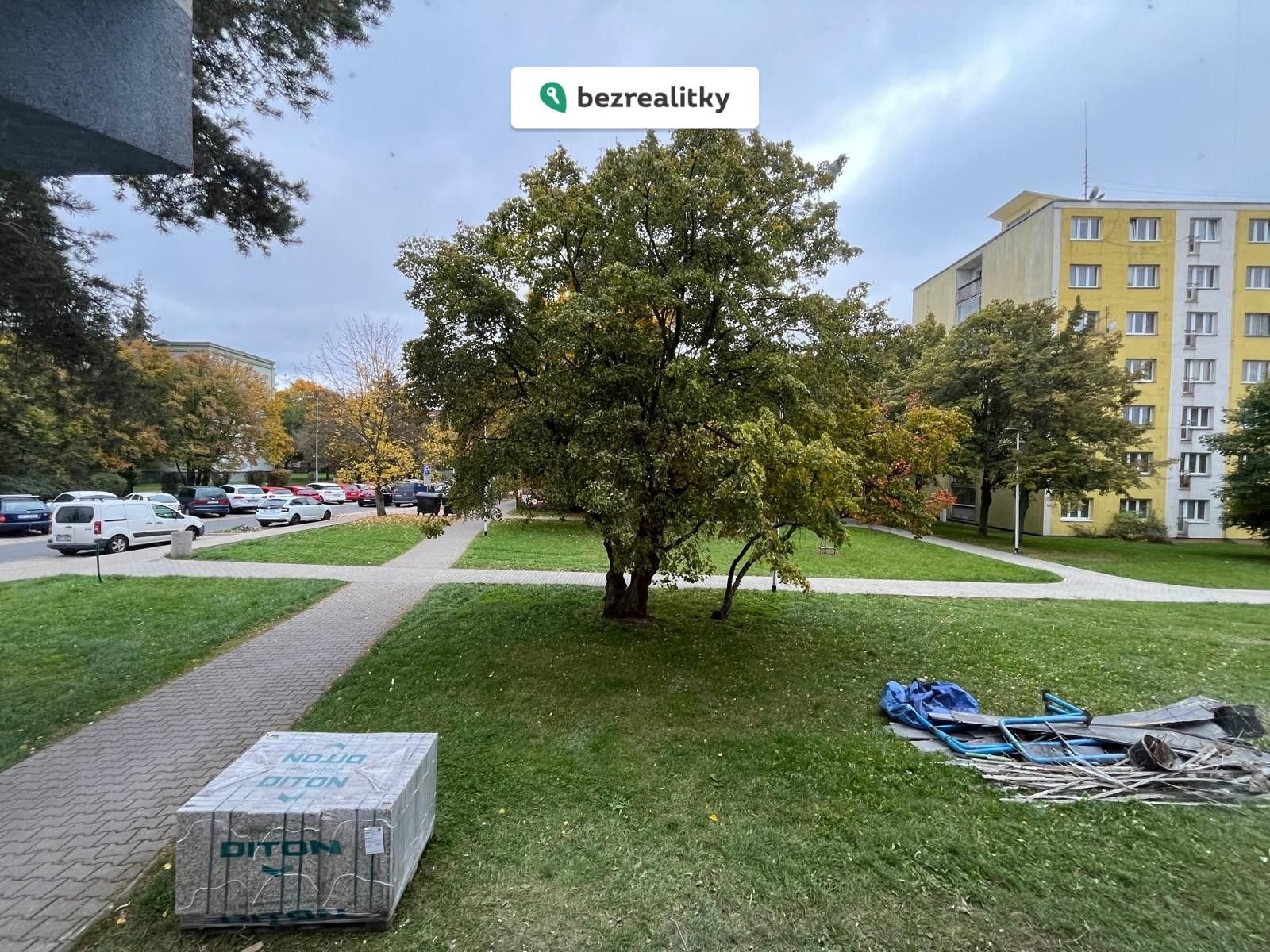 1760113547-qnjeurngky-v-c3-bdhled-z-okna2