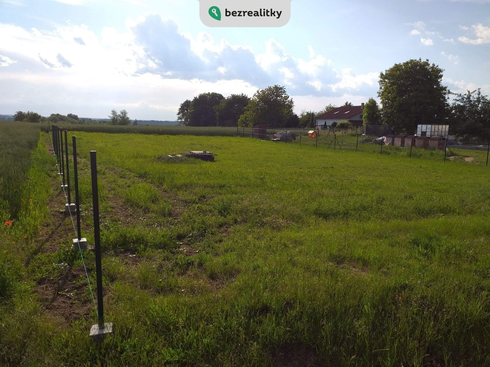 1748589211-hcfnzrlrmh-foto-pozemku-1