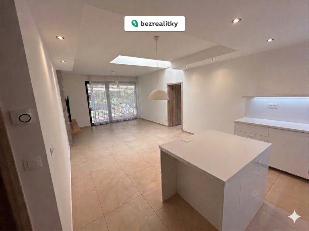 1776168314-zopzxmuokn-oby-cc-81vaci-cc-81-pokoj