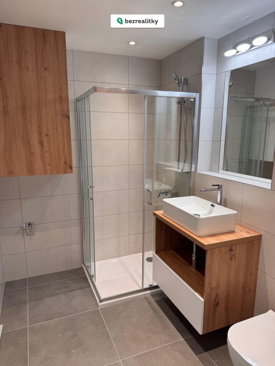 1763668880-bpdwiuhilh-img-8898