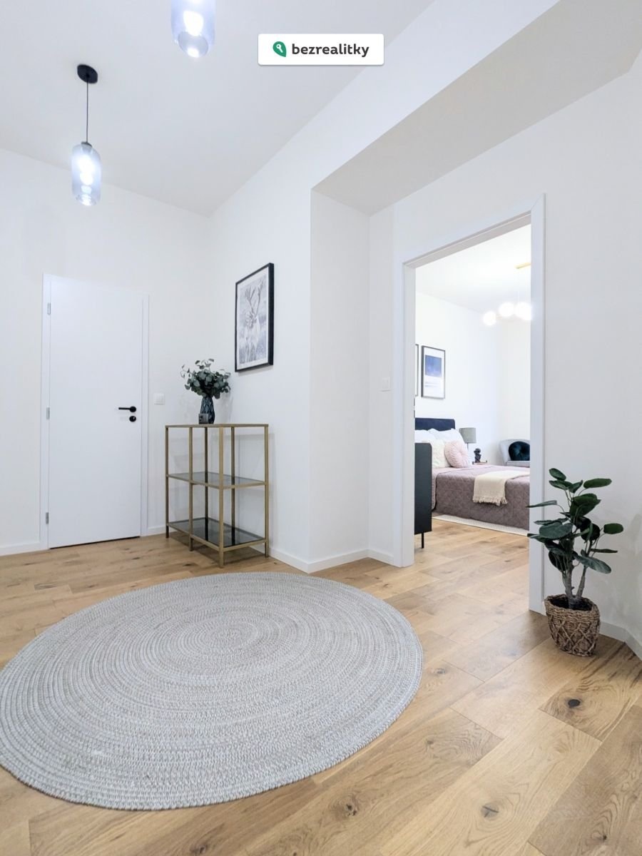 1763073919-hxfwtdzgmk-1000184377